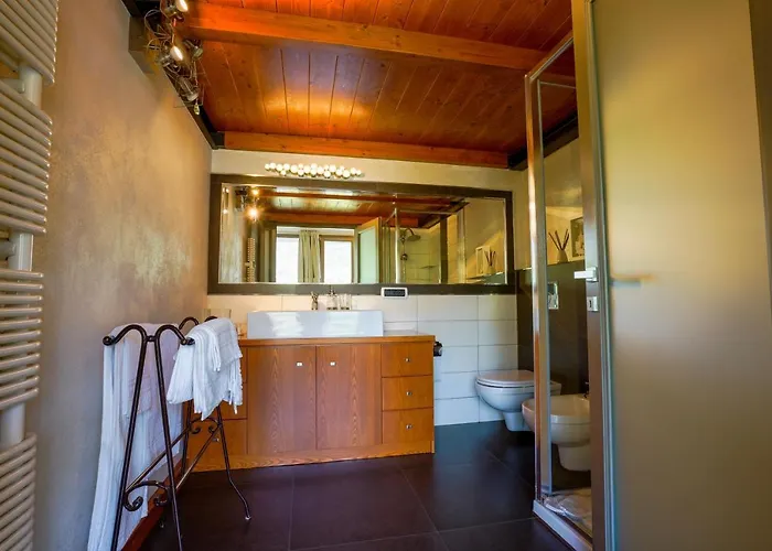 Sa Domo E Giuanne E Giuanna Bosa