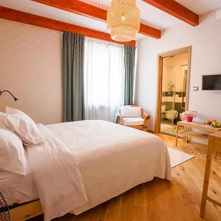 Sa Domo E Giuanne E Giuanna 4*