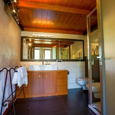 Sa Domo E Giuanne E Giuanna Bosa