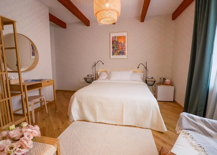 Bed & Breakfast Sa Domo E Giuanne E Giuanna 4*